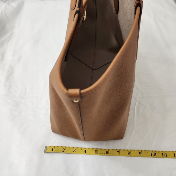 Michael Kors Saige Med Reversible Tote and Zip Clutch - Picture 9 of 10